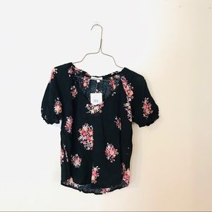 NWT Black Floral Short Sleeve Blouse